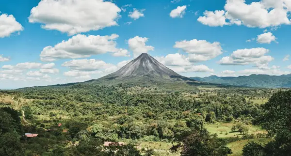 Blick auf den Arenal - SimonMichael - © SimonMichael / Adobe.com - Erlebnisrundreisen.de