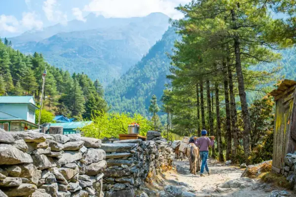 Dorf im Everest-Gebiet - CravenA - © CravenA / Adobe.com - Erlebnisrundreisen.de