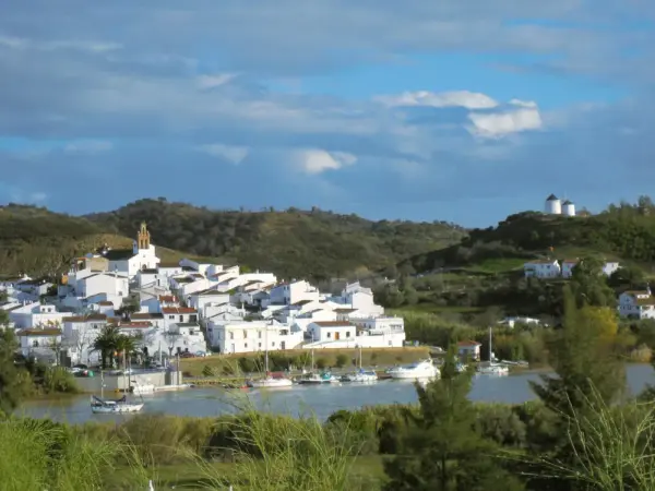 Blick von Alcoutim auf den Rio Guadiana und auf Sanlúcar del Guadiana - Cornelia Hempel - Erlebnisrundreisen.de