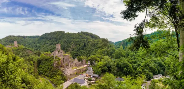 Auf dem Manderscheider Burgenpfad - ontronix - © ontronix / Adobe.com - Erlebnisrundreisen.de