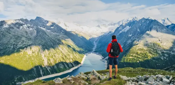 Blick auf die Zillertaler Bergwelt - Pavel Kašák - ©Pavel Kašák / Adobe.com - Erlebnisrundreisen.de