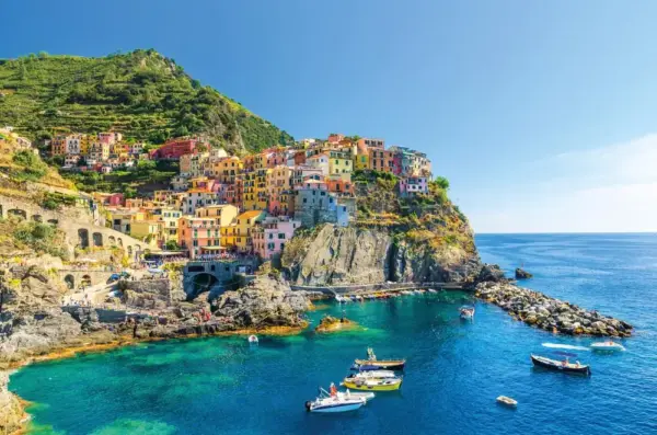 Blick auf Manarola - © Aliaksandr / Adobe.com - Erlebnisrundreisen.de