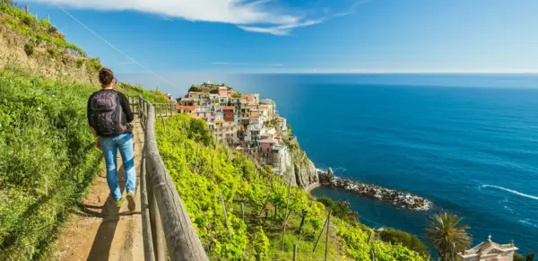 Auf dem Panoramapfad mit Blick auf Manarola - Ivan Sedlak - © 2015 Ivan Sedlak - Erlebnisrundreisen.de