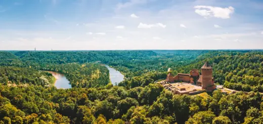 Bischofsburg von Turaida - ingusk - ingusk /Adobe.com - Erlebnisrundreisen.de
