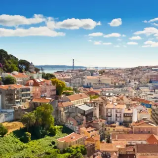 Blick auf die Burg São Jorge - Mario Savoia - Mario Savoia /Adobe.com - Erlebnisrundreisen.de