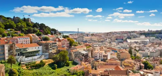Blick auf die Burg São Jorge - Mario Savoia - Mario Savoia /Adobe.com - Erlebnisrundreisen.de