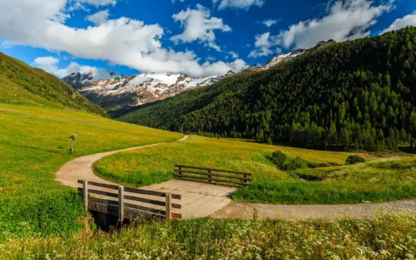 Wanderweg im Langtauferer Tal - Stefan - © Stefan / Adobe.com - Erlebnisrundreisen.de