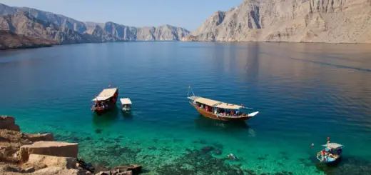 Fjordlandschaft in Musandam - JUAN CARLOS MUNOZ - © JUAN CARLOS MUNOZ / Adobe.com - Erlebnisrundreisen.de