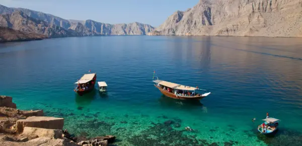 Fjordlandschaft in Musandam - JUAN CARLOS MUNOZ - © JUAN CARLOS MUNOZ / Adobe.com - Erlebnisrundreisen.de