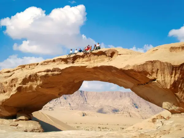 Felsbrücke im Wadi Rum - Sascha Thom - Erlebnisrundreisen.de