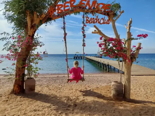 Am Strand von Aqaba - Raphaela Fritsch - Erlebnisrundreisen.de