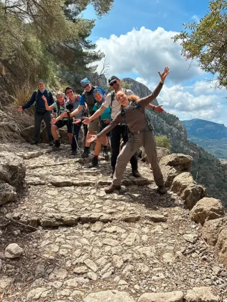 Gruppenfoto Abstieg in die Biniaraixschlucht - Thomas Frank - Erlebnisrundreisen.de