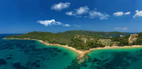 Skiathos - aerial-drone - © aerial-drone / Adobe.com - Erlebnisrundreisen.de