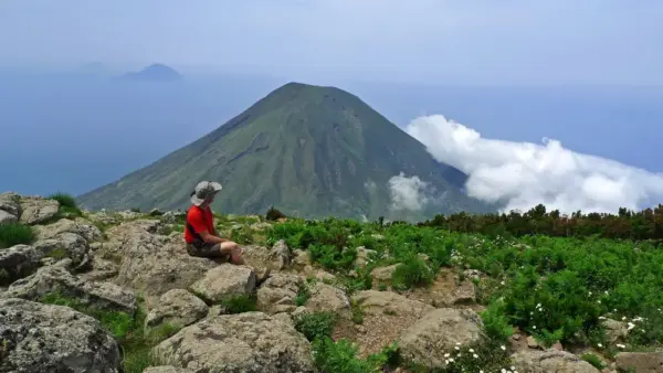 Meditation auf Salina - Leonid Kogosov - Erlebnisrundreisen.de