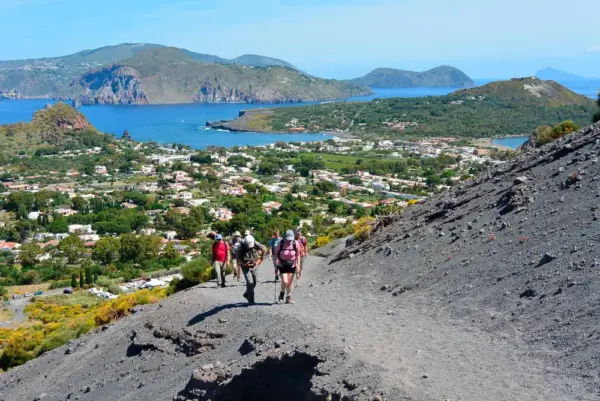 Aufstieg auf Vulcano - Nicole Kuhn - Erlebnisrundreisen.de