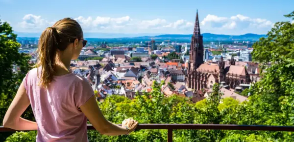Blick auf Freiburg - Simon - © Simon/ adobe.stock - Erlebnisrundreisen.de