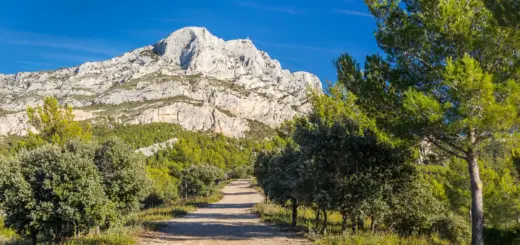 Montagne Sainte-Victoire - JeanLuc Ichard - © JeanLuc Ichard /Adobe.com - Erlebnisrundreisen.de