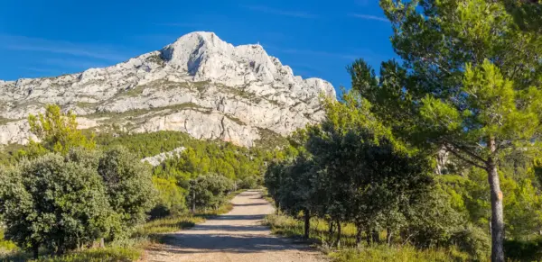 Montagne Sainte-Victoire - JeanLuc Ichard - © JeanLuc Ichard /Adobe.com - Erlebnisrundreisen.de