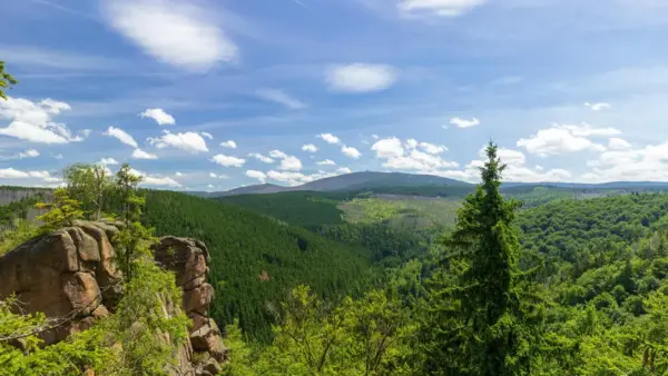 Rabenklippe mit Ausblick auf den Brocken - Pears Glafey - © Pears Glafey / Adobe.com - Erlebnisrundreisen.de