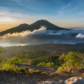 Blick vom Mount Batur zum Mount Agung - chrislhasl - chrislhasl /Adobe.com - Erlebnisrundreisen.de