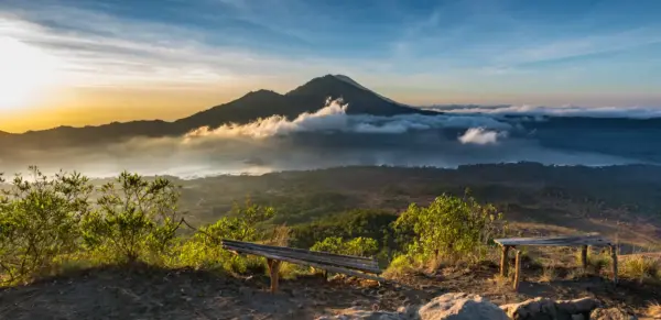 Blick vom Mount Batur zum Mount Agung - chrislhasl - chrislhasl /Adobe.com - Erlebnisrundreisen.de