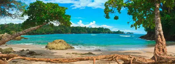 Strand im Manuel Antonio-Nationalpark - lightphoto2 / Adobe.com - © lightphoto2 / Adobe.com - Erlebnisrundreisen.de