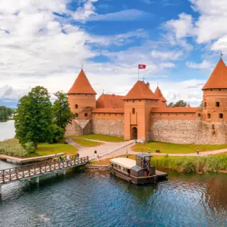 Inselburg Trakai - Aerial Film Studio - © Aerial Film Studio / Adobe.com - Erlebnisrundreisen.de