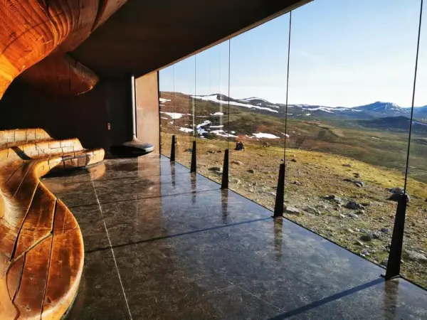 Blick vom Inneren des Aussichtspunkts Snøhetta - Peter Bartel - Erlebnisrundreisen.de