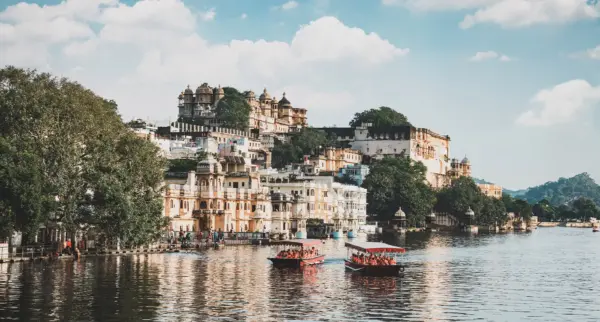 Stadtpalast & Pichola-See Udaipur - Sean Hsu - © Sean Hsu / Adobe.com - Erlebnisrundreisen.de