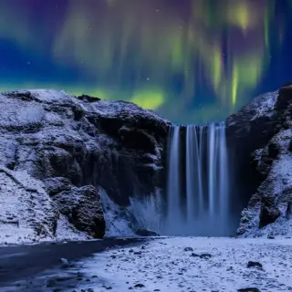 Nordlichter über dem Skogafoss - Anton Petrus - © Anton Petrus / Adobe.com - Erlebnisrundreisen.de