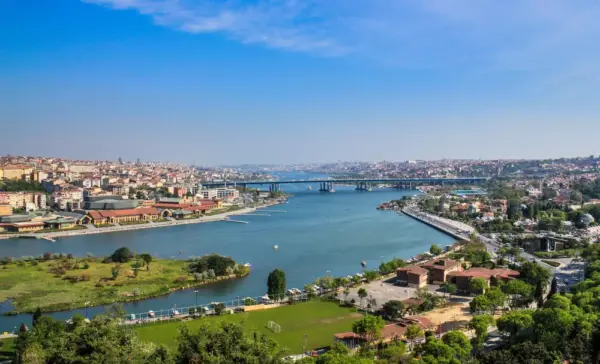 Aussicht vom Pierre Loti Hügel auf das Goldene Horn - Tminaz - © Tminaz / Adobe.com - Erlebnisrundreisen.de