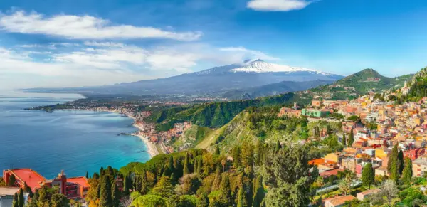 Blick von Taormina auf den Ätna - pilat666 - © pilat666 / Adobe.com - Erlebnisrundreisen.de