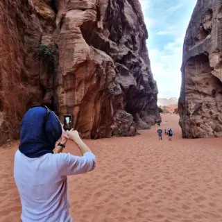 Wanderung im Wadi Rum - Maxim Podobed - Erlebnisrundreisen.de