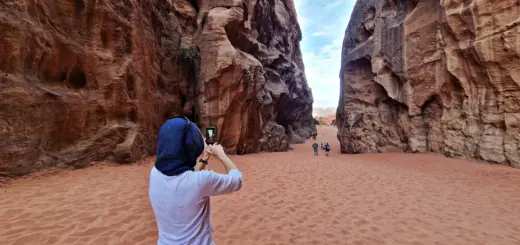 Wanderung im Wadi Rum - Maxim Podobed - Erlebnisrundreisen.de
