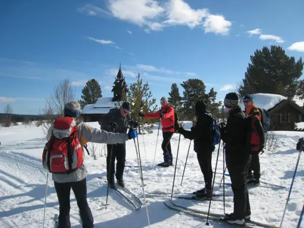 Skigruppe im Golgebirge - Philip Bardach - Erlebnisrundreisen.de