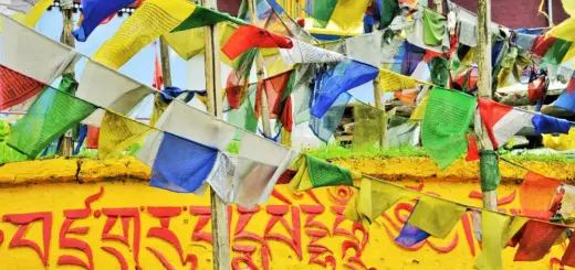 Gebetsfahnen im Pemayangtse Kloster - abc foto - © abc foto / Adobe.com - Erlebnisrundreisen.de