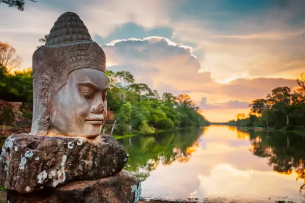 Steinstatue in Angkor Thom - Efired - © Efired / Adobe.com - Erlebnisrundreisen.de