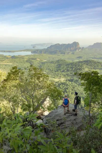 Blick auf die Bucht von Bucht von Phang Nga - beech studios - Erlebnisrundreisen.de