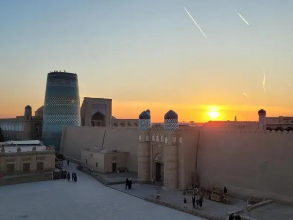 Sonnenuntergang in Chiwa - Kirsten Meck - Erlebnisrundreisen.de
