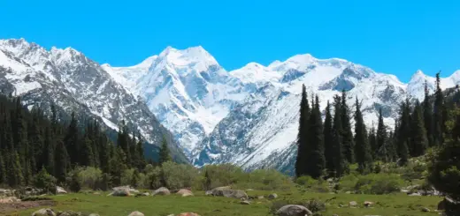 Dshety Oguz Tal mit Blick auf den OGUZ Bashi - Thomas Jörg - Erlebnisrundreisen.de