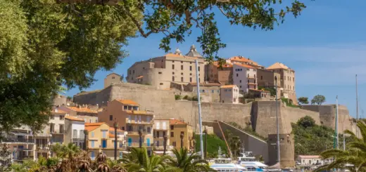 Ausblick auf die Zitadelle von Calvi - Hervé Marcilloux - © Hervé Marcilloux / adobe.com - Erlebnisrundreisen.de