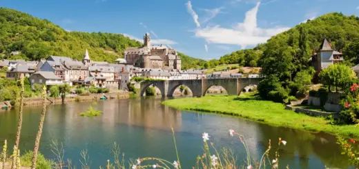 Estaing am Fluss Lot - Fotomicar - Fotomicar / Adobe.com - Erlebnisrundreisen.de