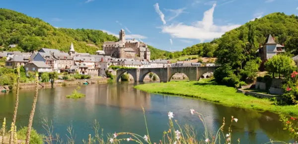 Estaing am Fluss Lot - Fotomicar - Fotomicar / Adobe.com - Erlebnisrundreisen.de