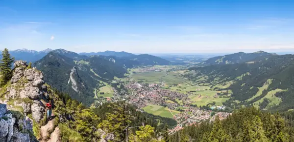 Blick auf Oberammergau - Frank Krautschick - Frank Krautschick /Adobe.com - Erlebnisrundreisen.de