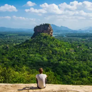 Blick auf die Felsenfestung Sigiriya - Kai - Kai /Adobe.com - Erlebnisrundreisen.de