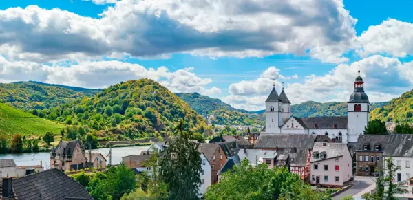 Blick auf Treis-Karden mit der Stiftskirche St. Castor - Juriaan - ©Juriaan - Erlebnisrundreisen.de
