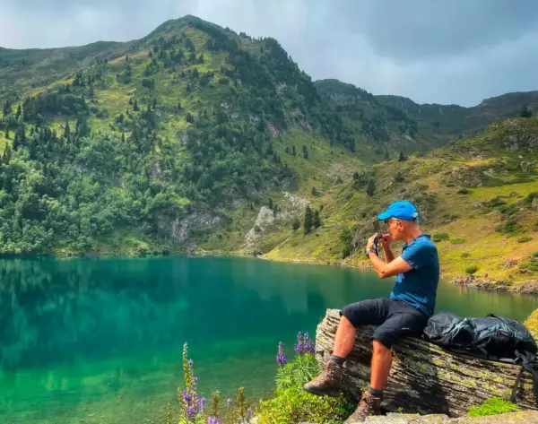 Wanderpause am Bergsee - Ramón Pereira - Erlebnisrundreisen.de