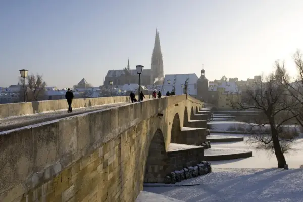 Steinerne Brücke - altrofoto.de / Regensburg Tourismus GmbH - Erlebnisrundreisen.de