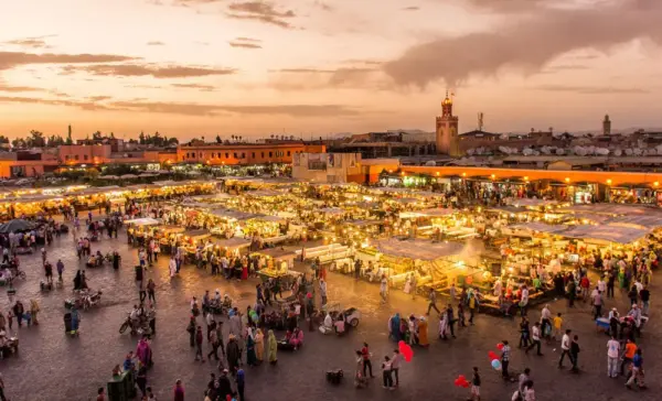 Marktplatz in Marrakesch - Blogtrip - © Blogtrip - adobe.com - Erlebnisrundreisen.de