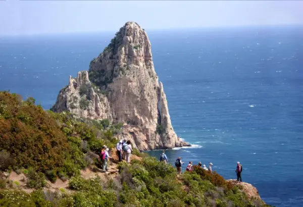 Felsnadel Pedra Longa Ostküste Sardinien - Beate Goj - Erlebnisrundreisen.de